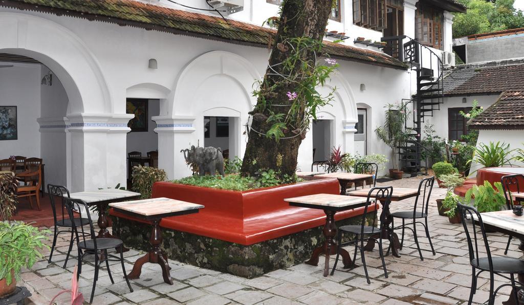 Old Courtyard Hotel Kochi Exterior photo