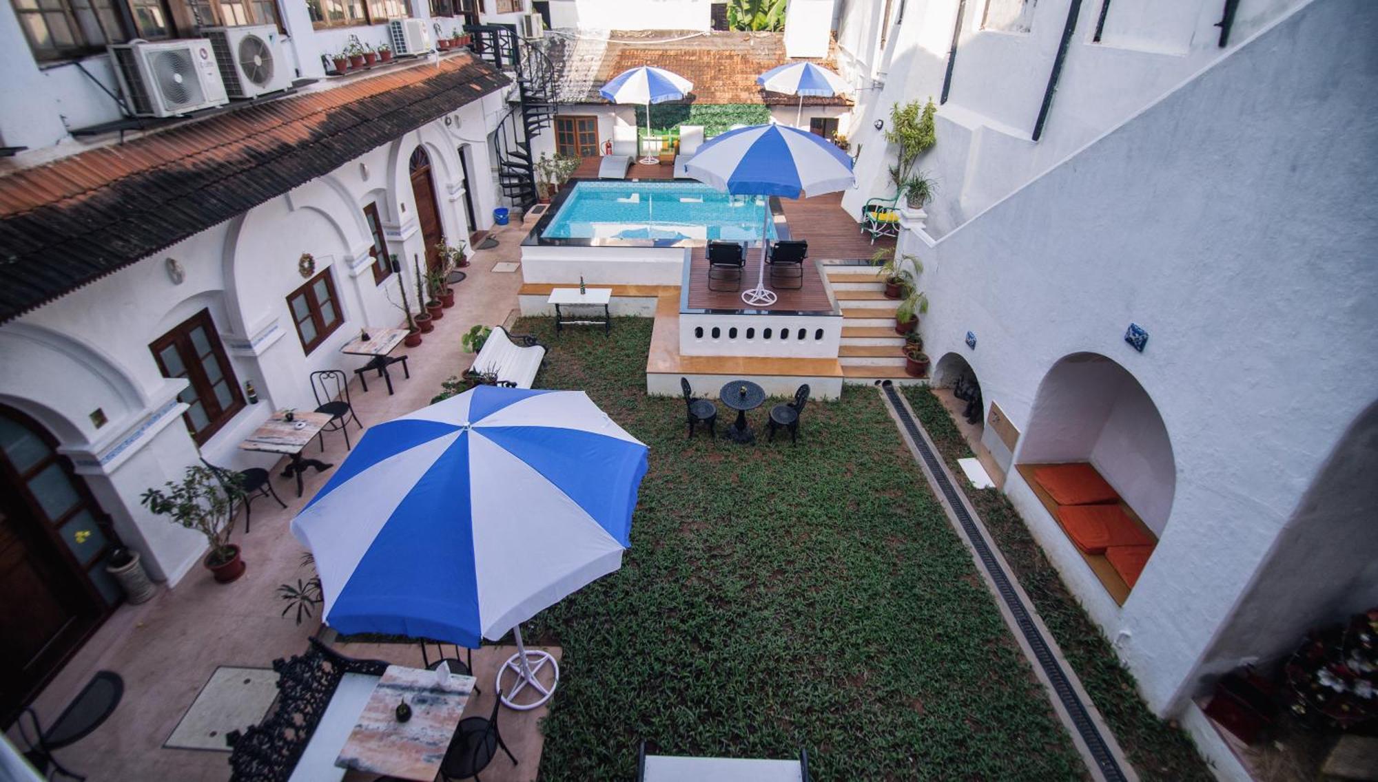 Old Courtyard Hotel Kochi Exterior photo