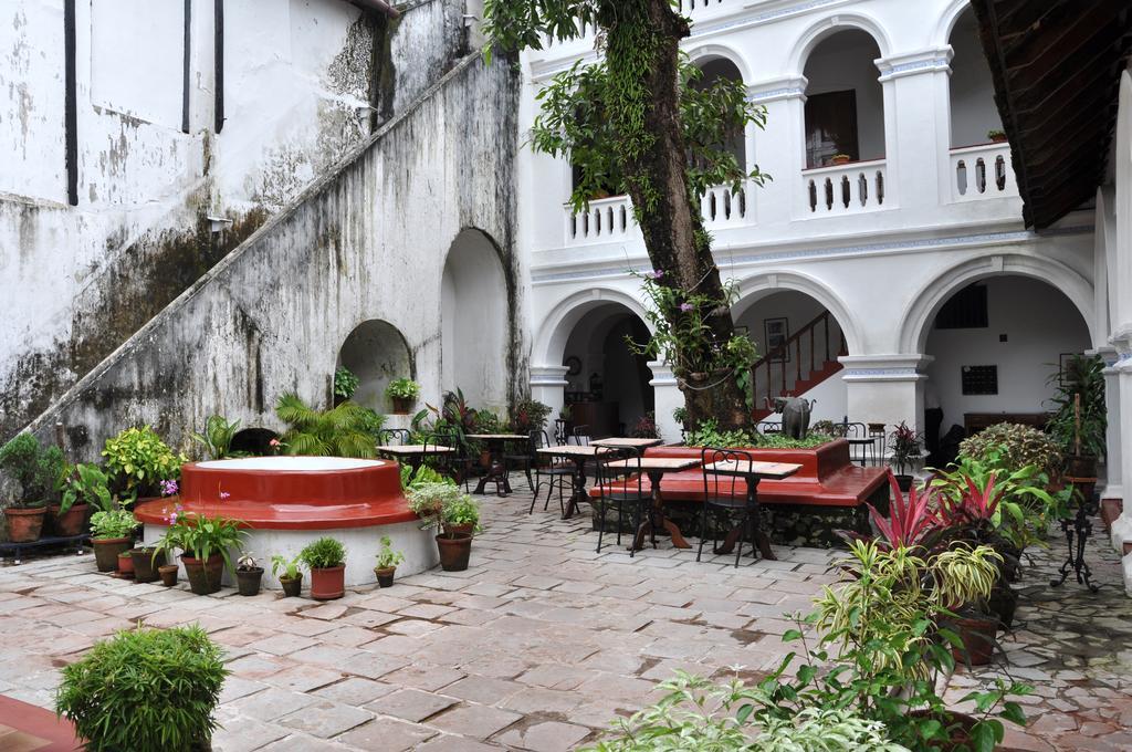 Old Courtyard Hotel Kochi Exterior photo