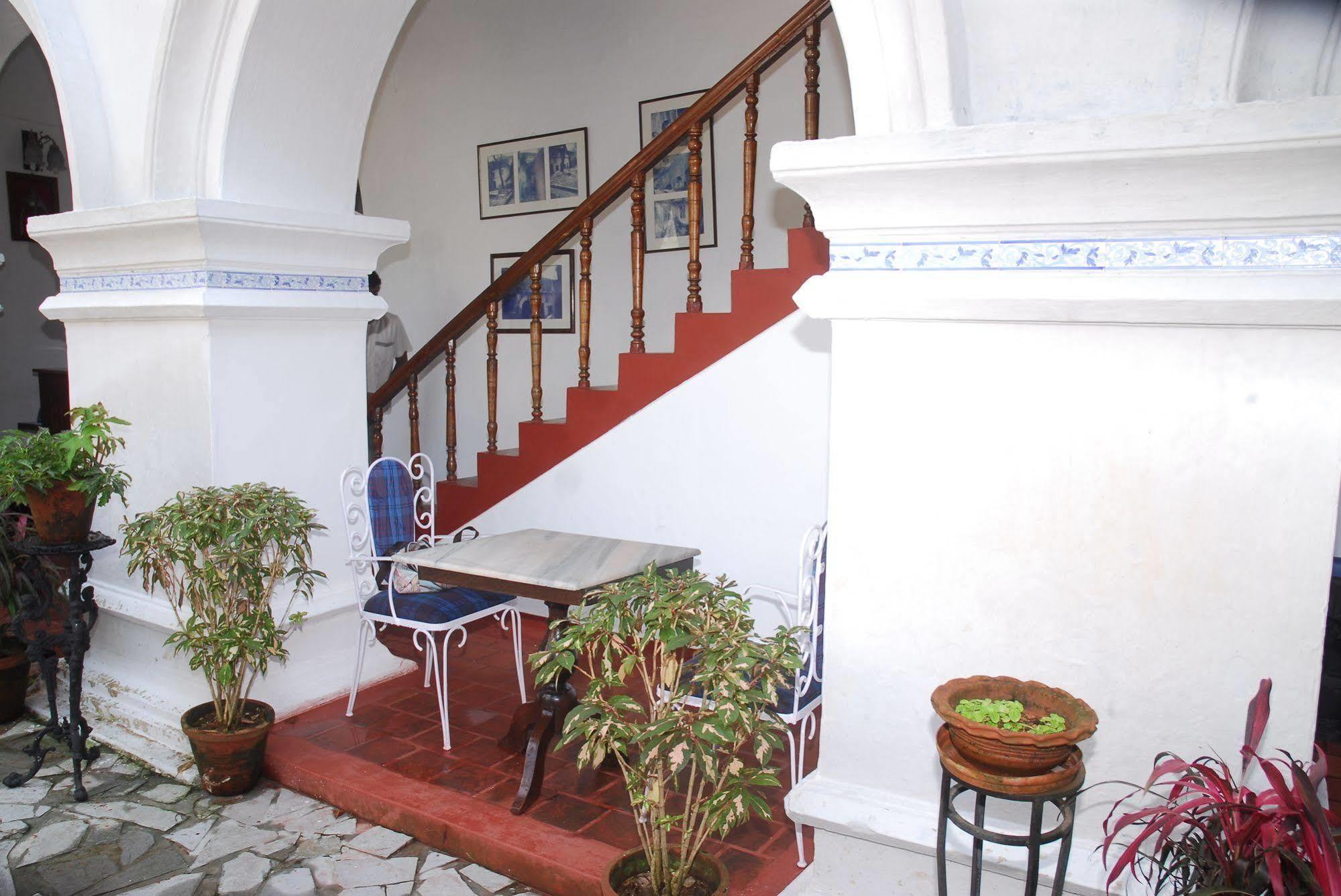 Old Courtyard Hotel Kochi Exterior photo