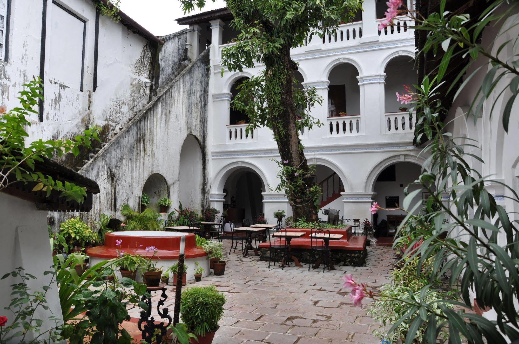 Old Courtyard Hotel Kochi Exterior photo