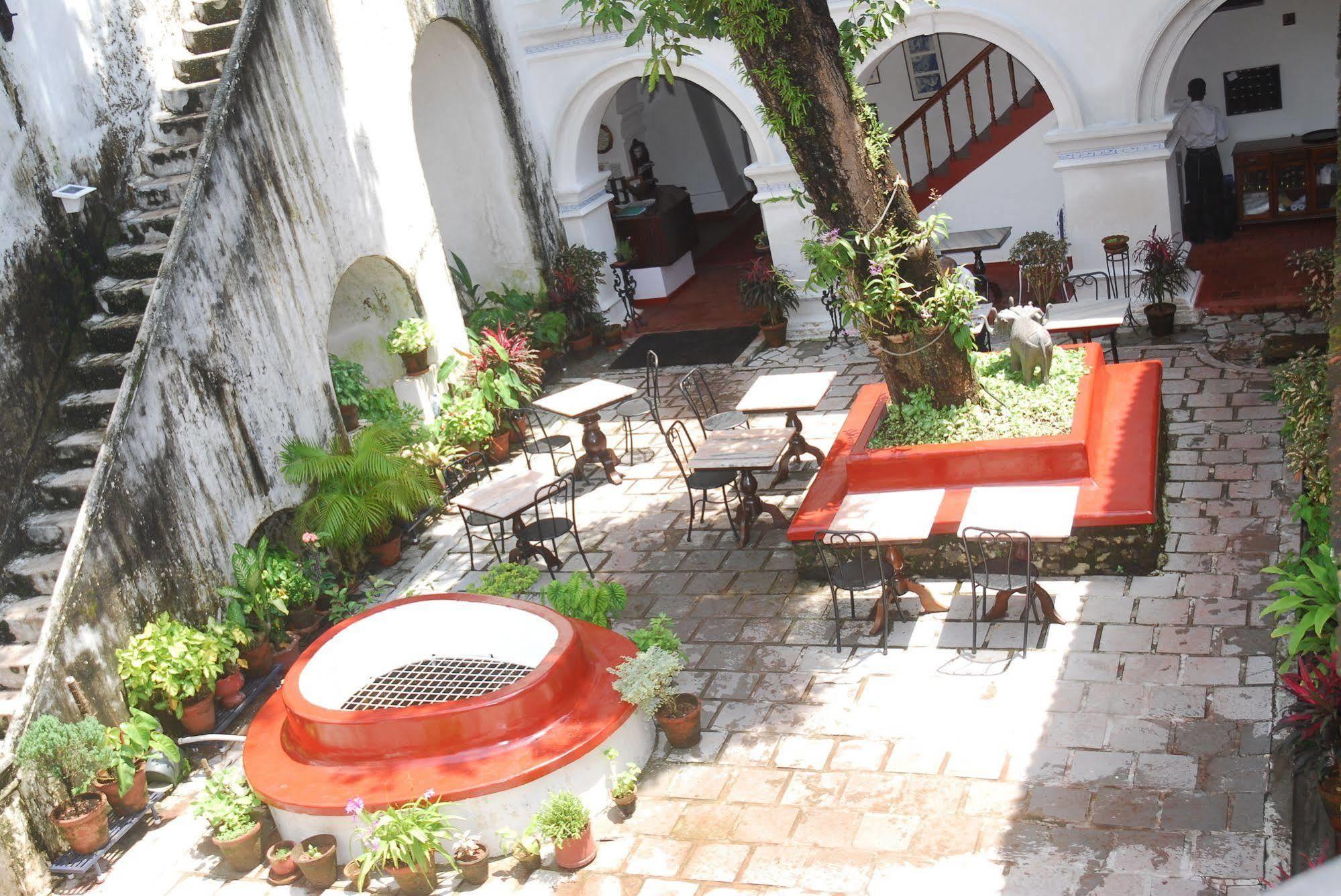 Old Courtyard Hotel Kochi Exterior photo