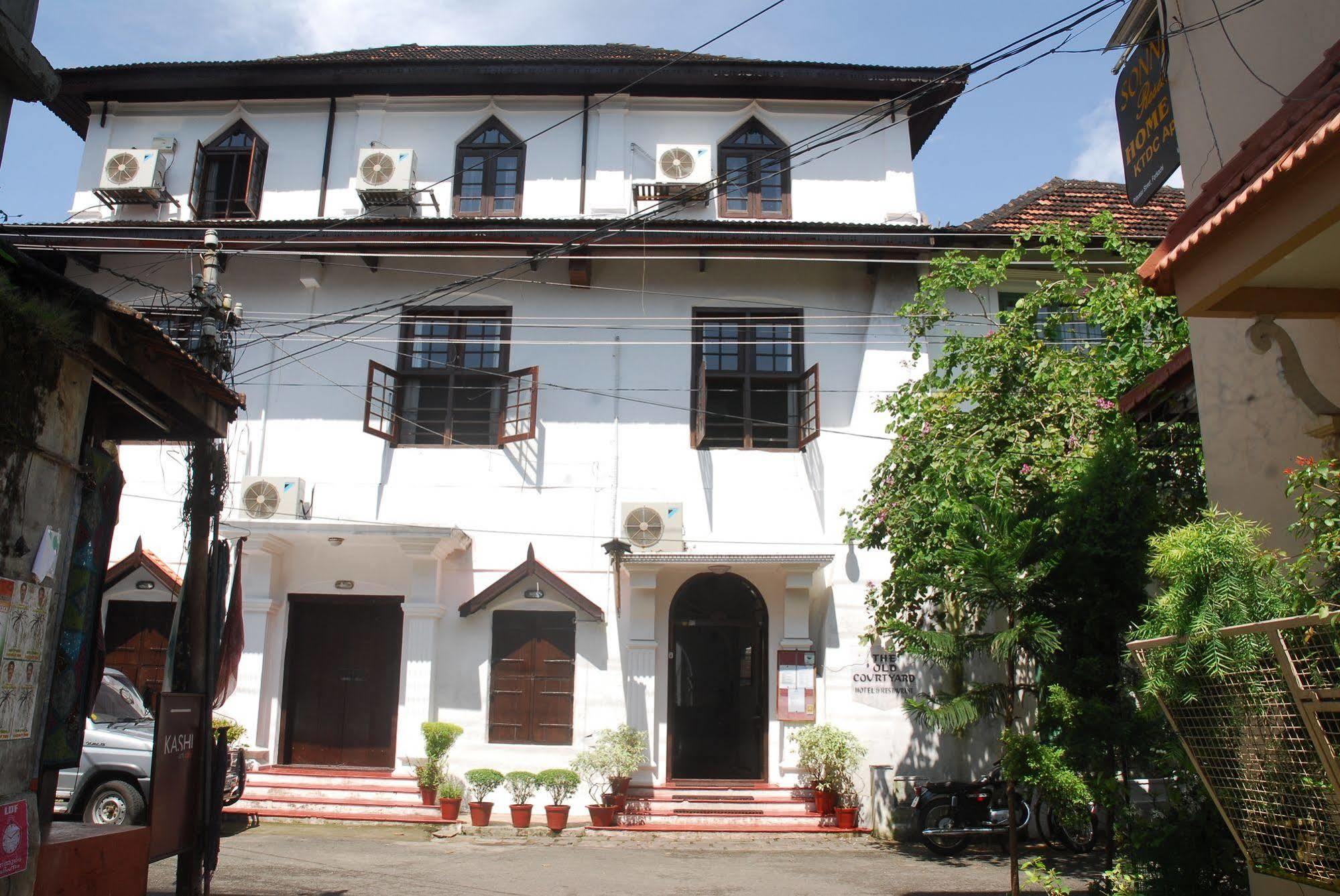 Old Courtyard Hotel Kochi Exterior photo