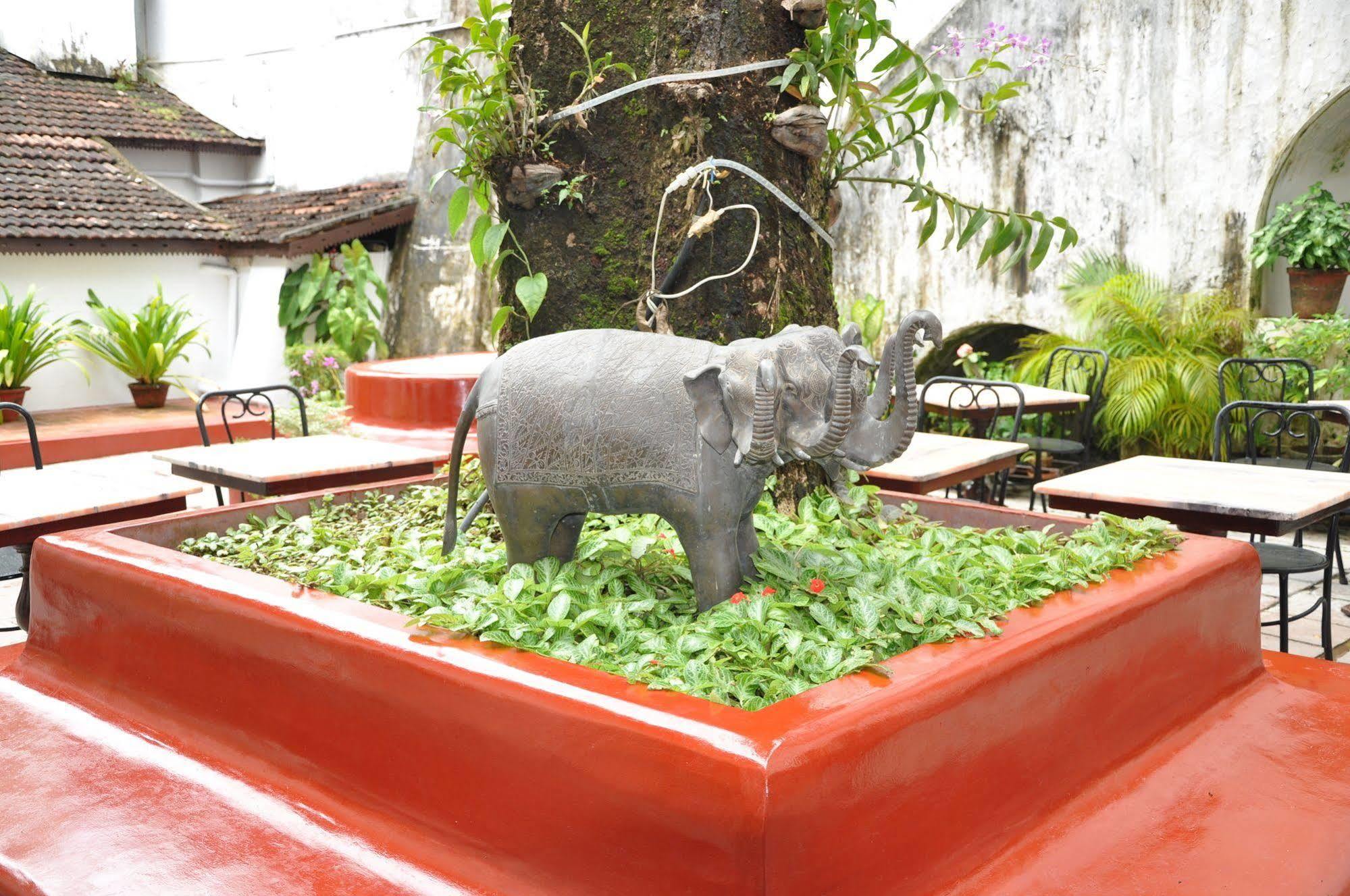 Old Courtyard Hotel Kochi Exterior photo